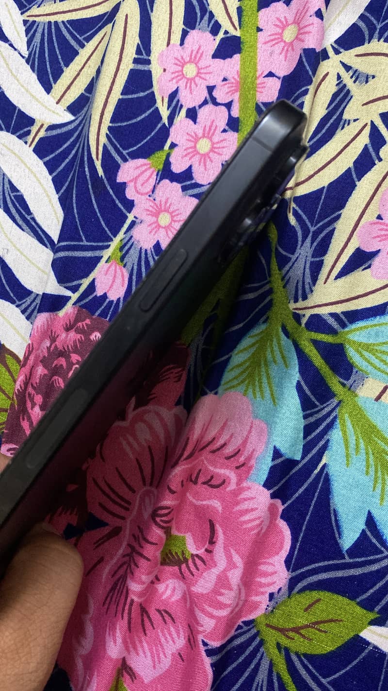 Apple iPhone 15 Pro Max 2