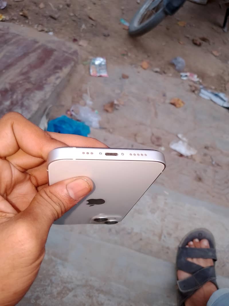 Apple iPhone 13 2