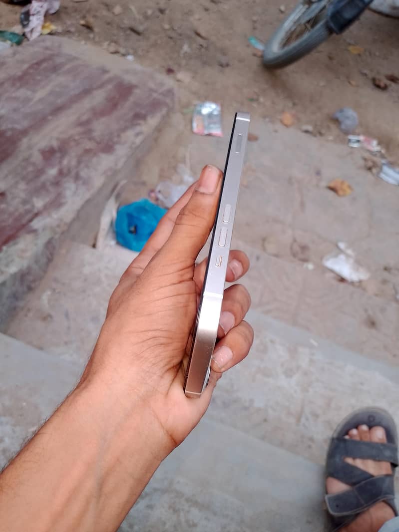 Apple iPhone 13 3