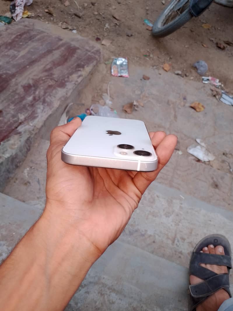 Apple iPhone 13 4
