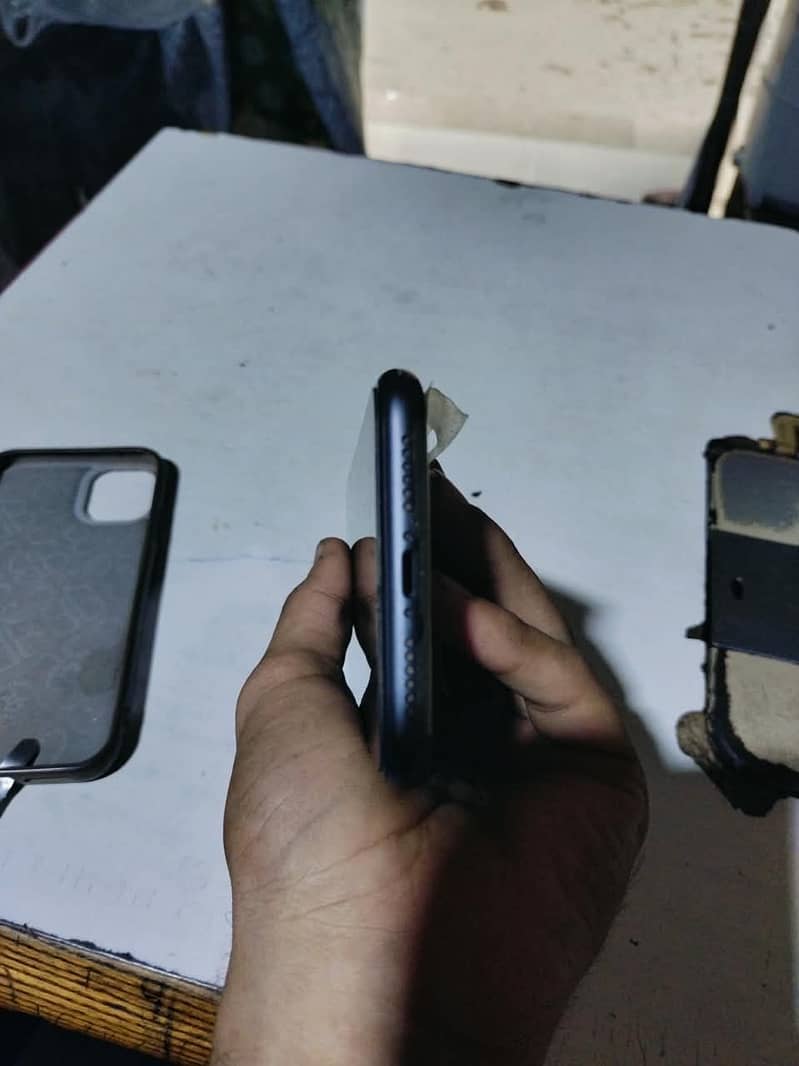 Apple iPhone 11 7