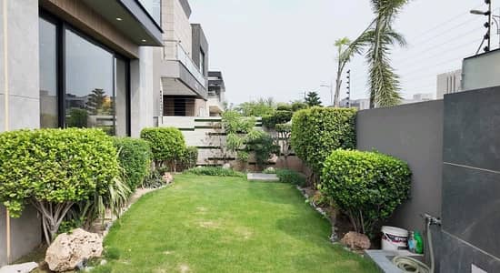 In DHA Phase 6 - Block B House For sale Sized 1 Kanal