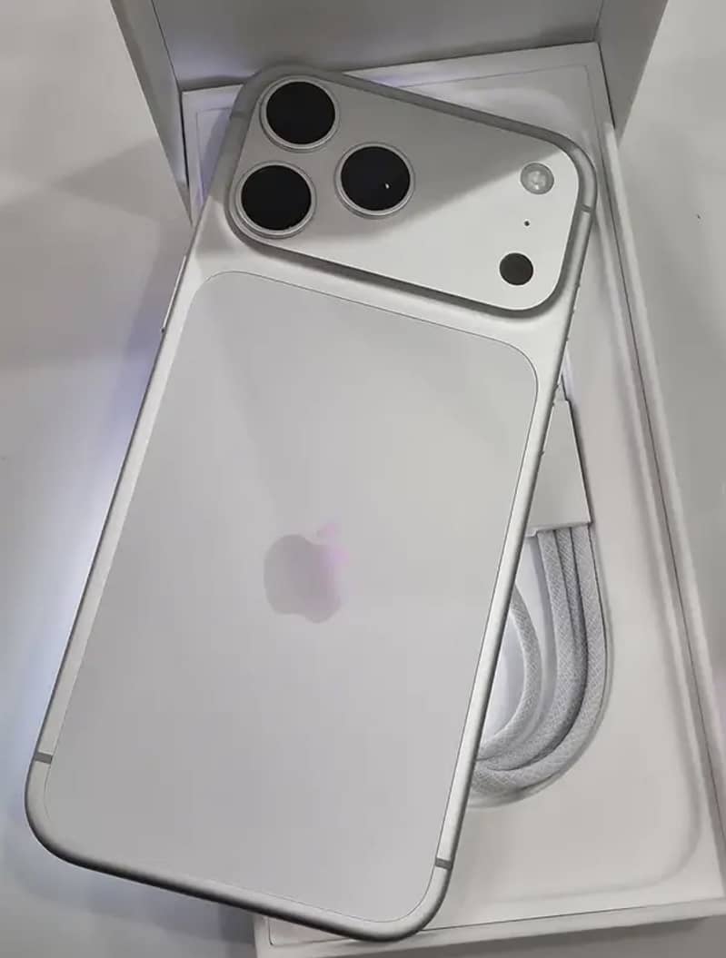 Apple iPhone 17 Pro Max 4