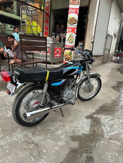new tayar kia tha har ek check new ha bike ki 1 rupa ka bi Kam NAHI ha
