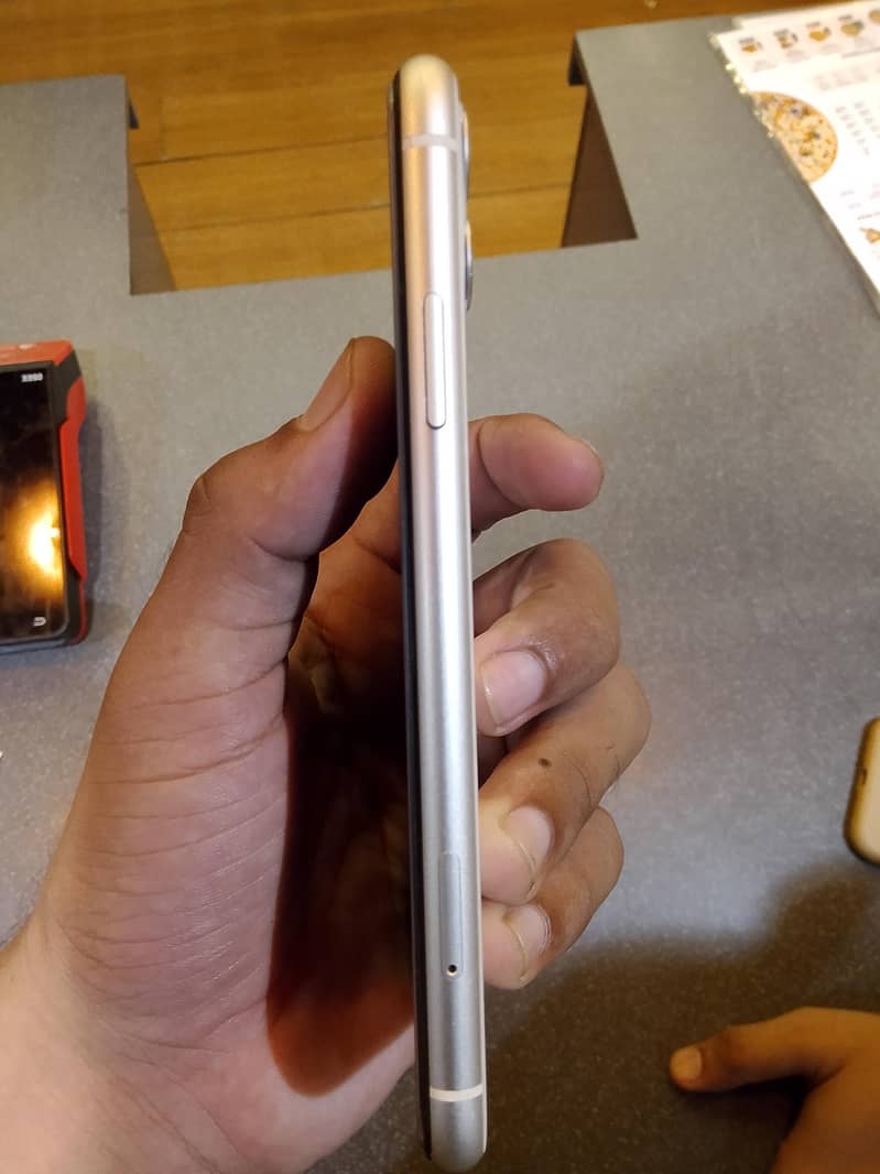 Apple iPhone 11 1