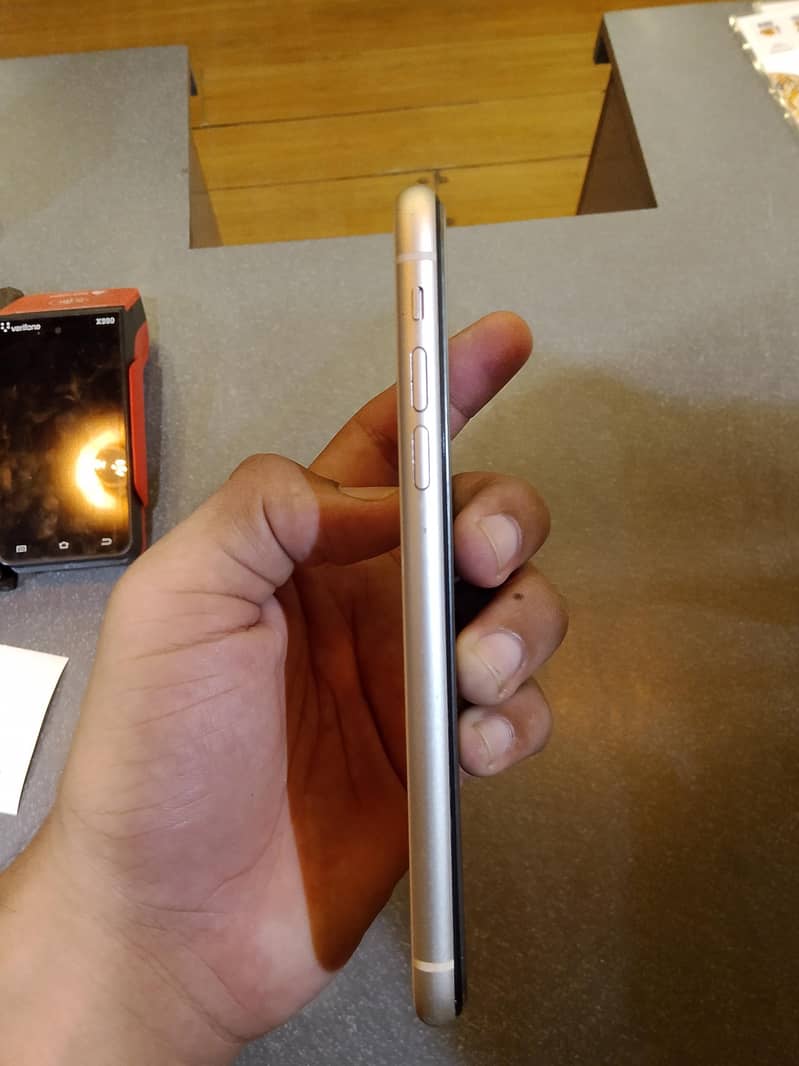 Apple iPhone 11 3