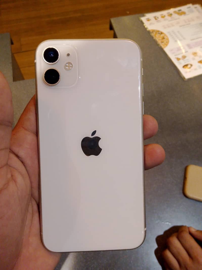 Apple iPhone 11 4