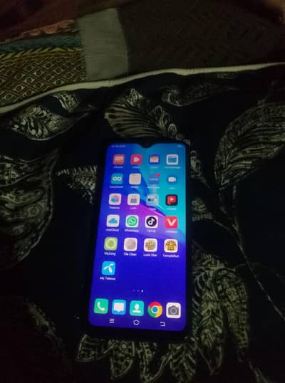 Vivo Y11  all okay rognal no daba no charge only mobile