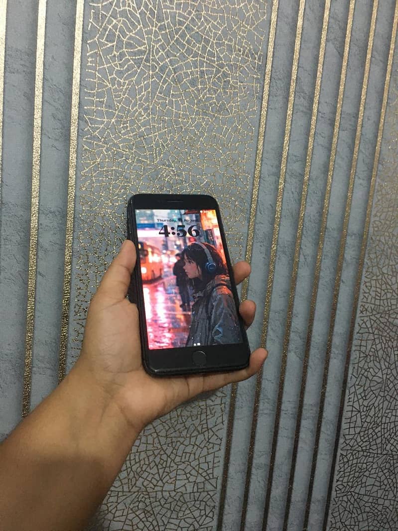 Apple iPhone 8 Plus 4