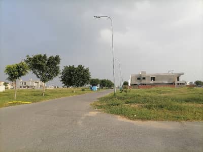 Residential Plot For Grabs In 1 Kanal Lahore