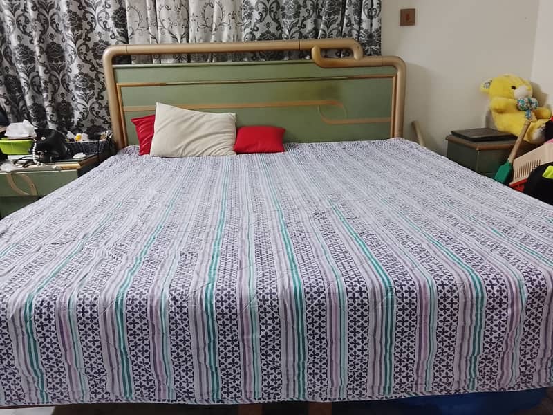 Bed set with side tables 0