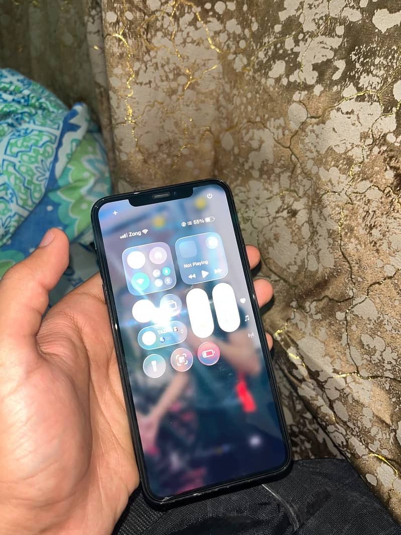 iPhone 11 3