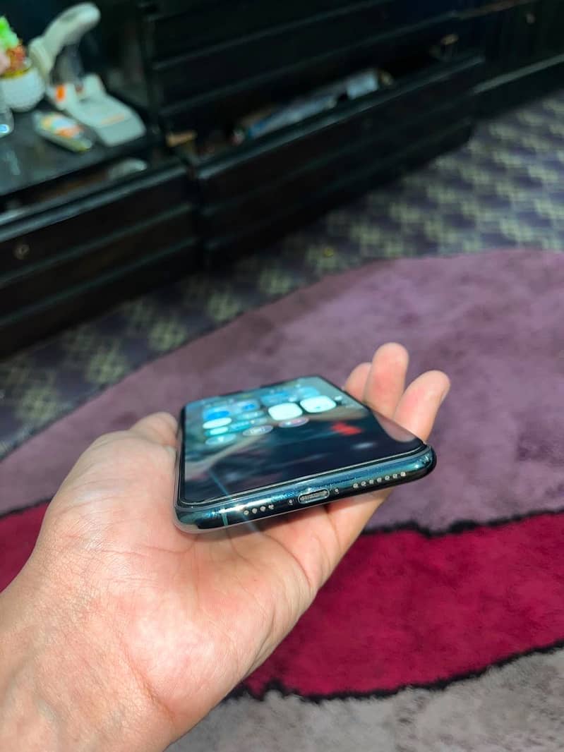 iPhone 11 4
