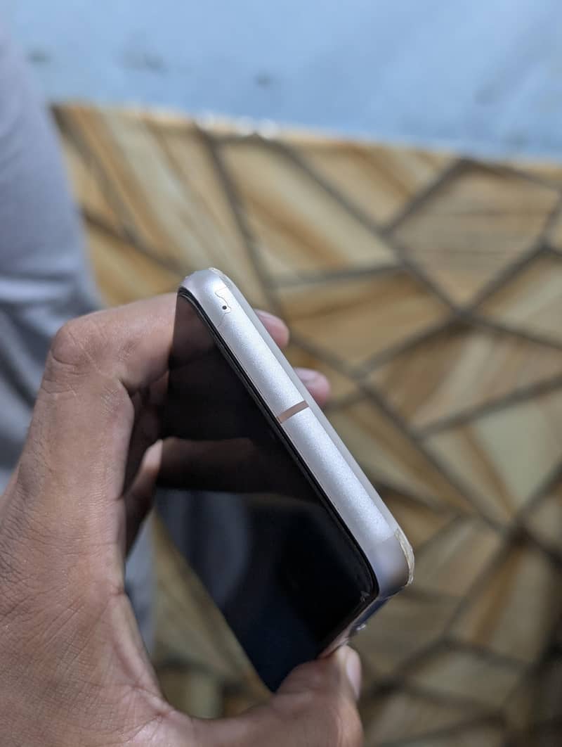 Google Pixel 8 3