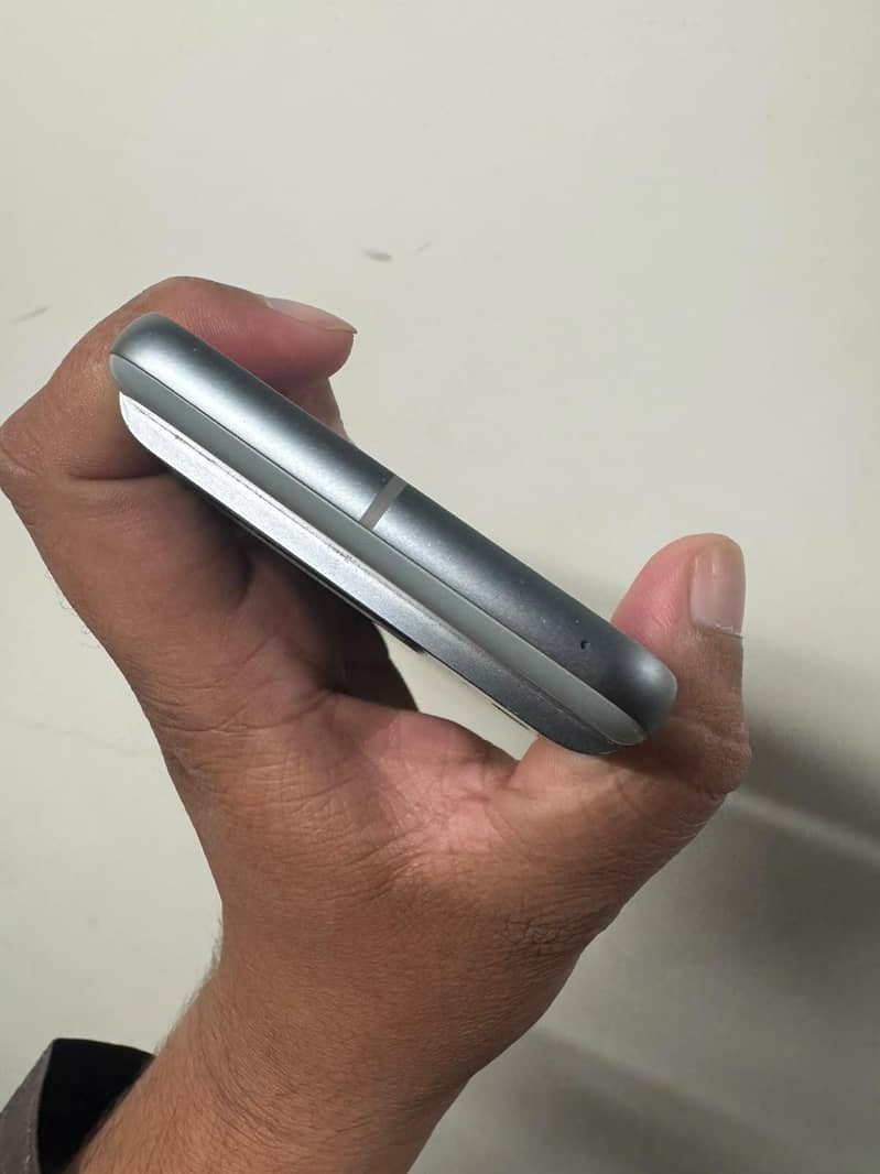 Google Pixel 8 4