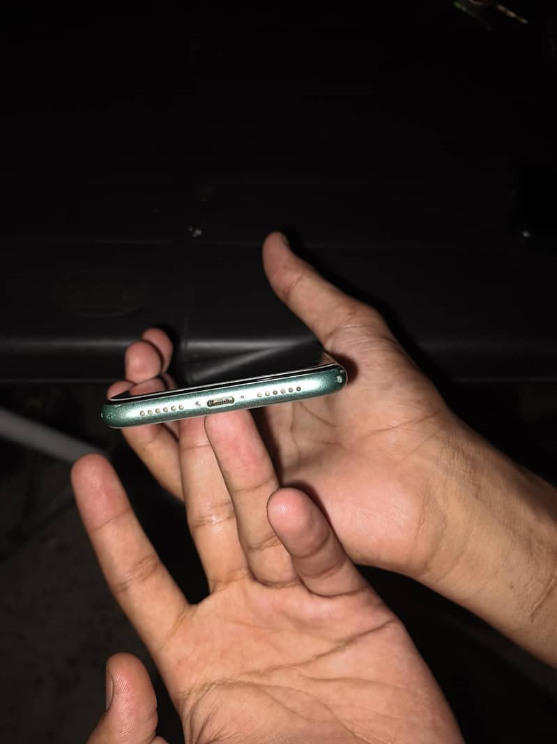 Apple iPhone 11 0