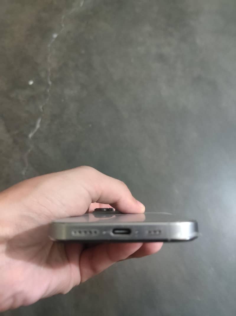 Apple iPhone 16 Pro 4