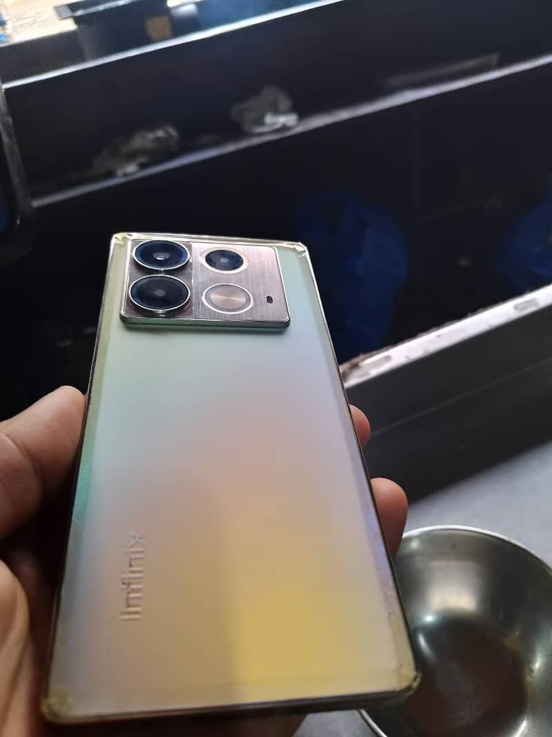 Infinix Note 40 5