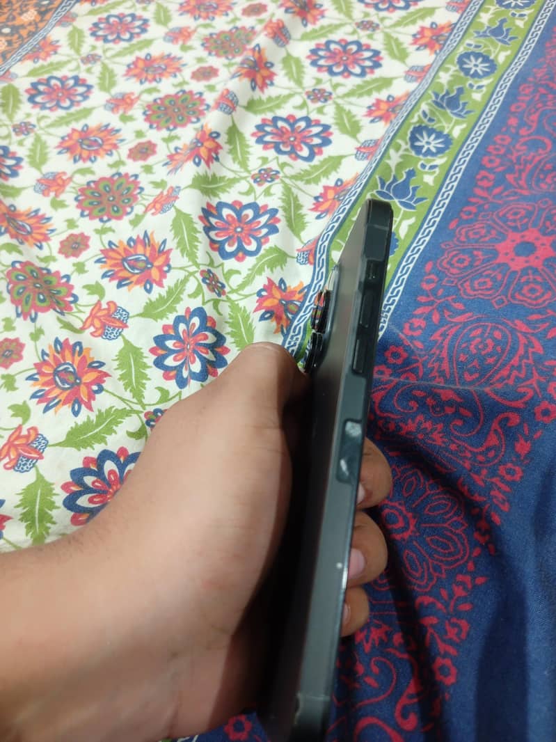 Apple iPhone 14 Pro Max 1