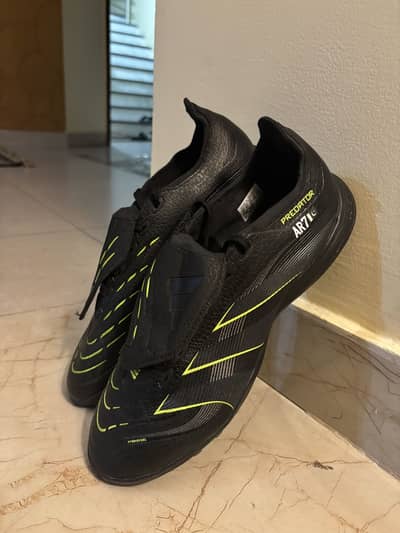 Adidas Predator League TF – Original | Like New