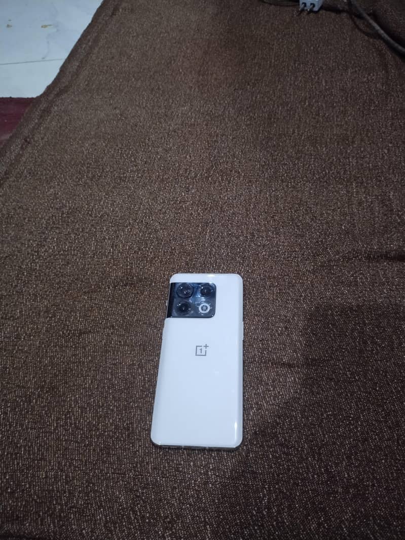 One Plus 10 Pro 1
