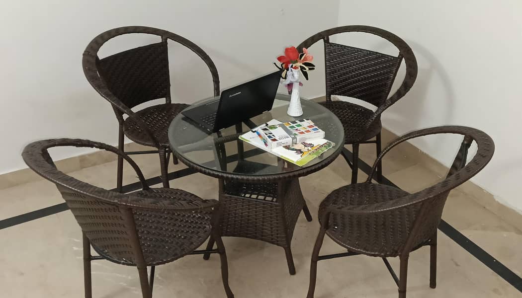 chairs with table 0