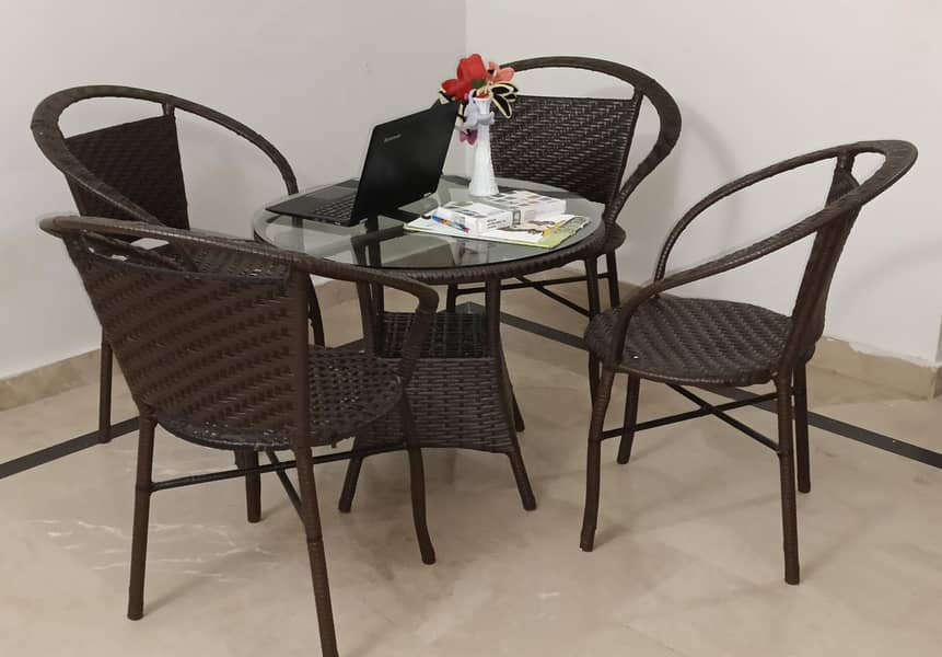 chairs with table 1
