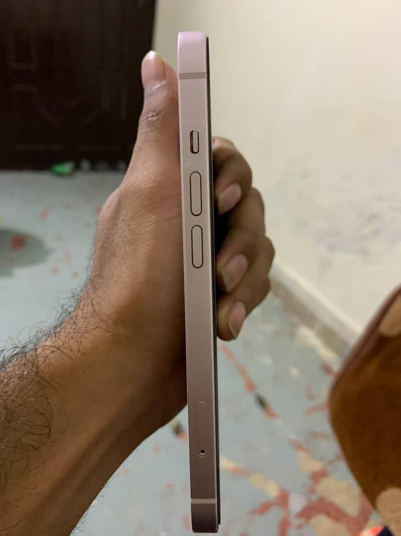 Apple iPhone 13 2