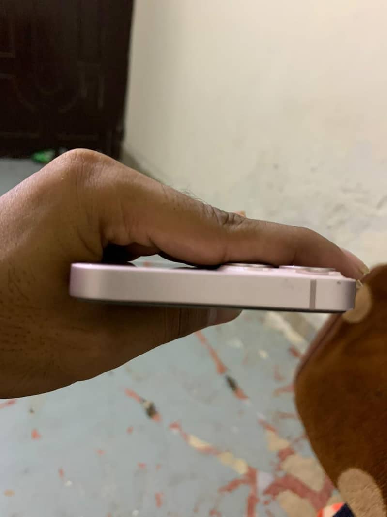 Apple iPhone 13 4