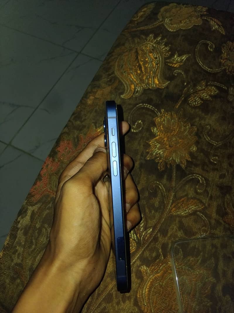 Apple iPhone 12 3