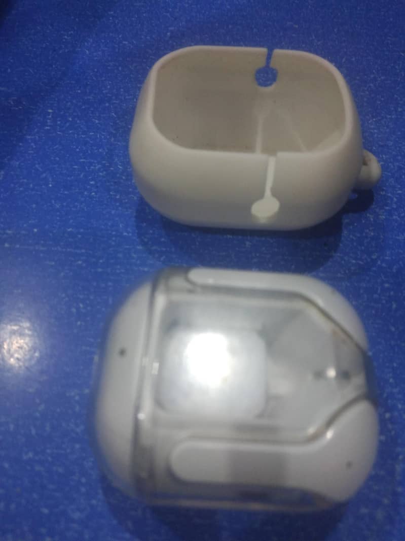 ear buds 0