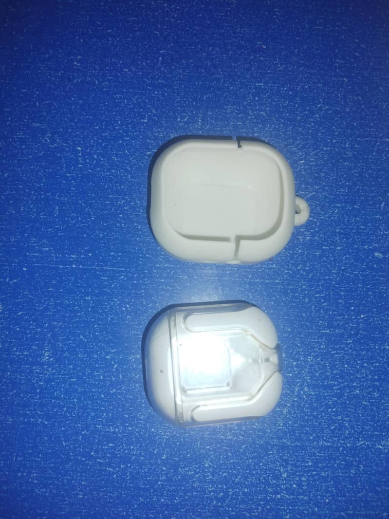 ear buds 1