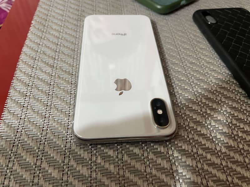 Apple iPhone X 3