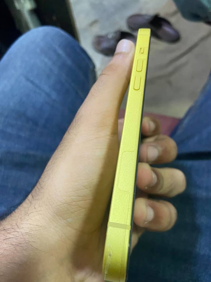 Apple iPhone 14 4