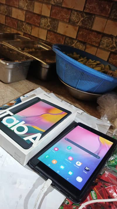 SAMSUNG TAB COMPLEX BOX 2 GBRAM 32GB MEMORY