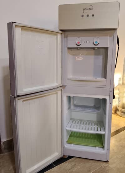 Homage water dispenser