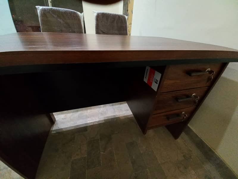 Table & Chairs 0