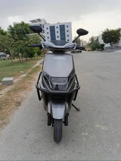 Electric scootei
