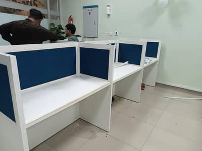 Work station in quantity