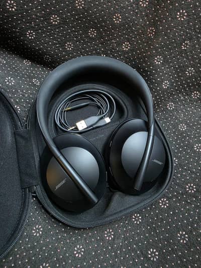 Bose noise cancelling Headphones 700