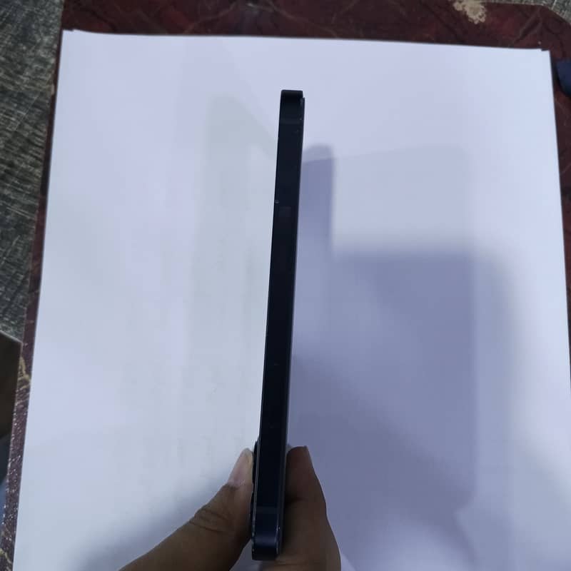 Apple iPhone 12 4