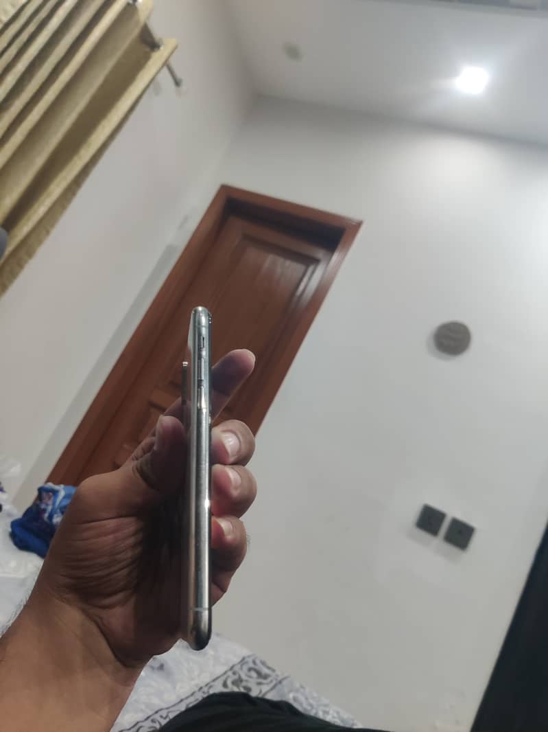 Apple iPhone X 3