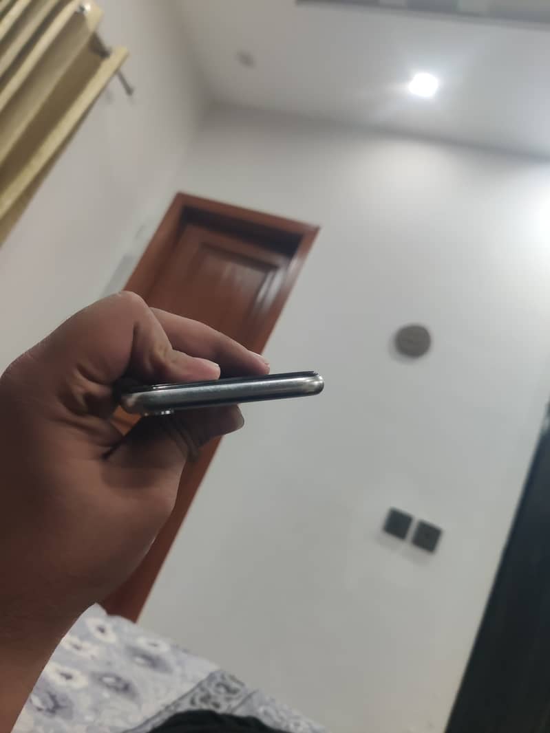 Apple iPhone X 5