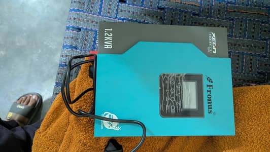 just like new and in very good condition and a branded ups with box