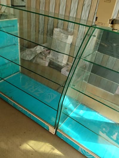 2 glass counter