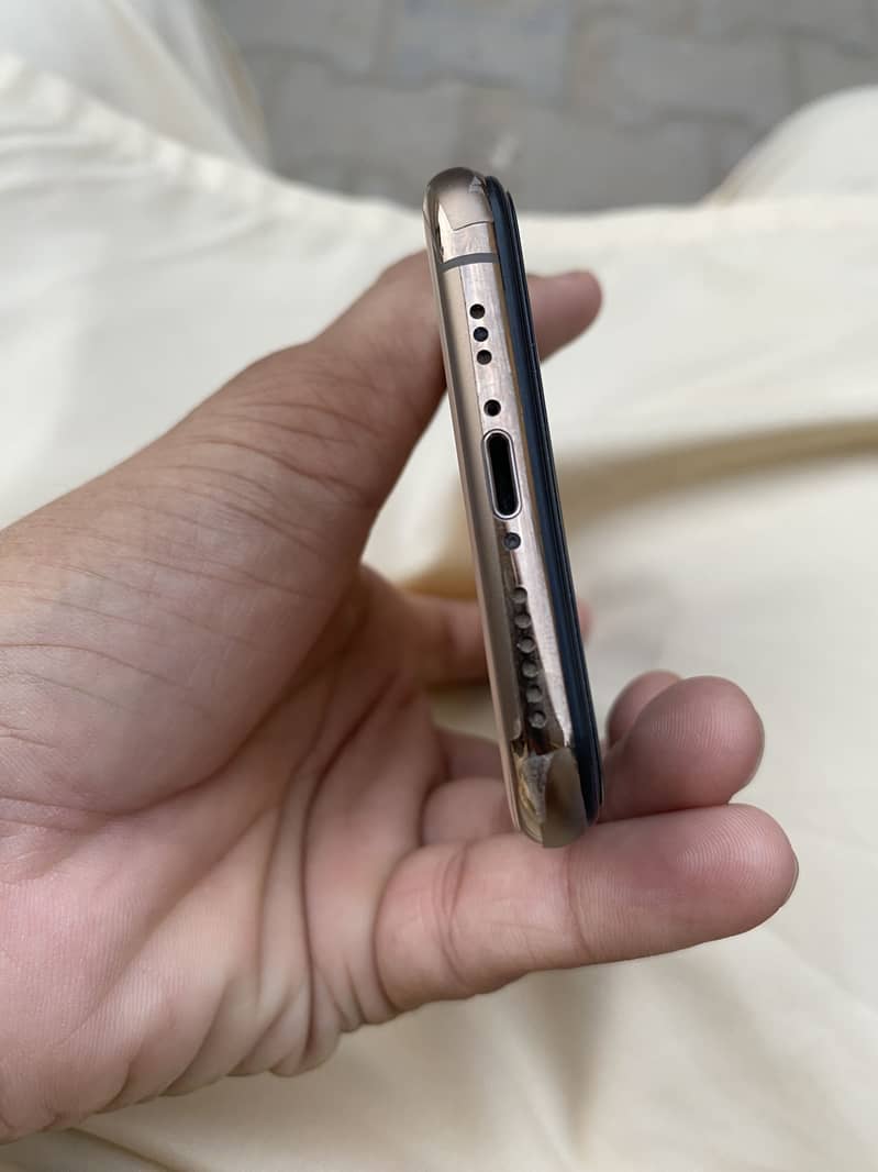 iPhone XS 4