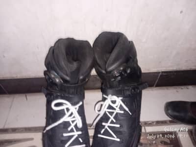 Skating shoes