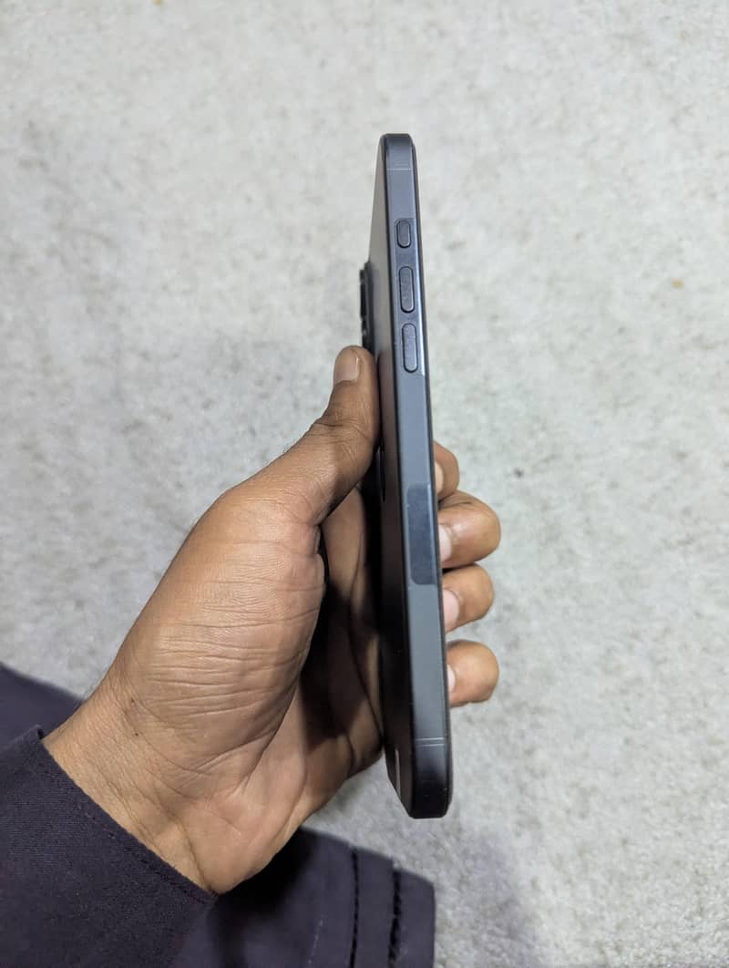 Apple iPhone 16 Plus 1