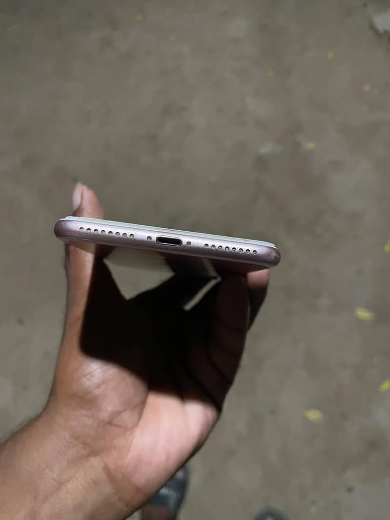 Apple iPhone 7 Plus 3