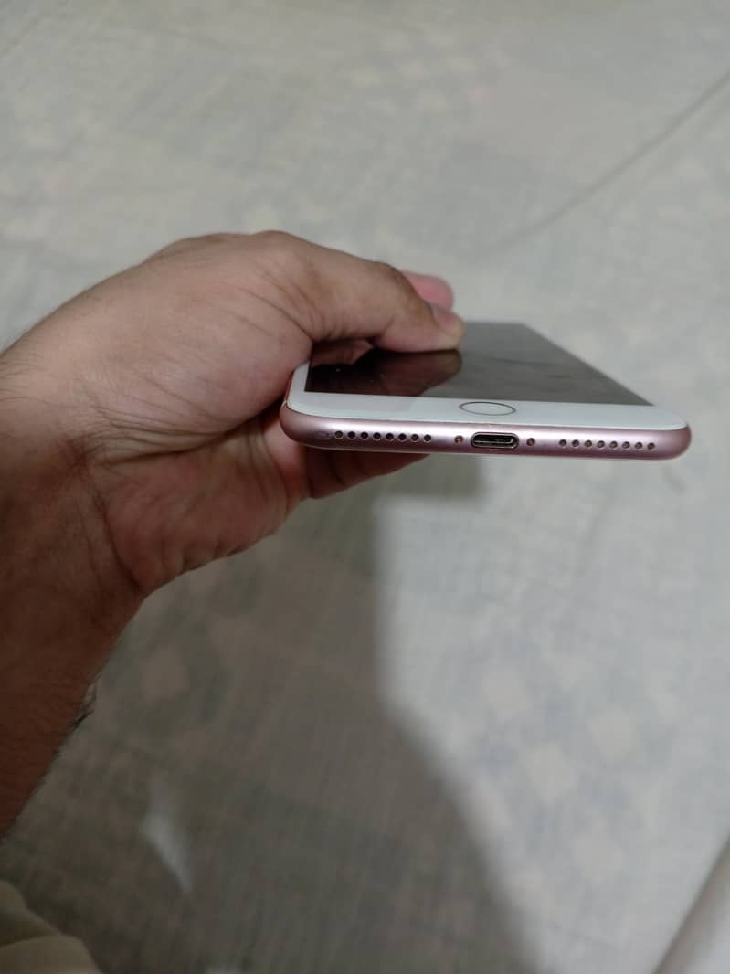 Apple iPhone 7 Plus 4